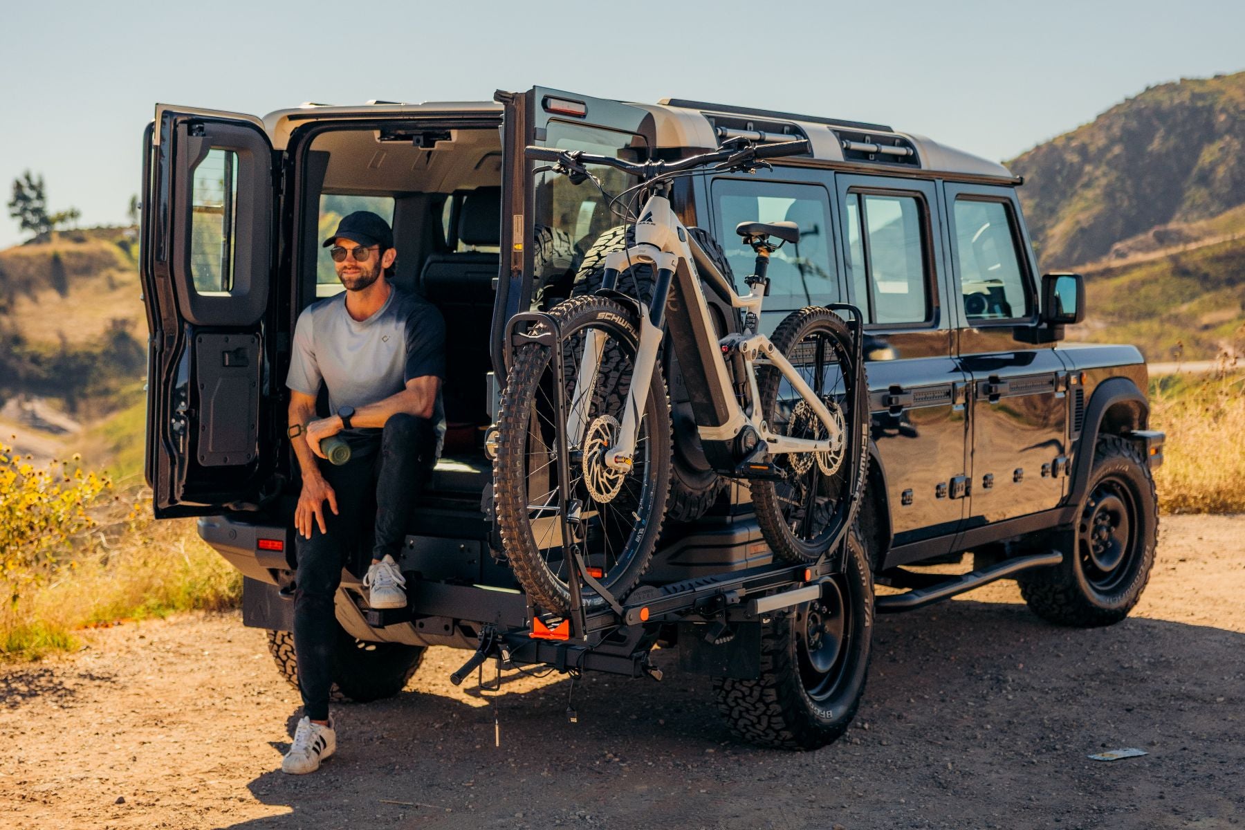 CrossTrack 1+SideTrack+LED Light Bar Hollywood Racks