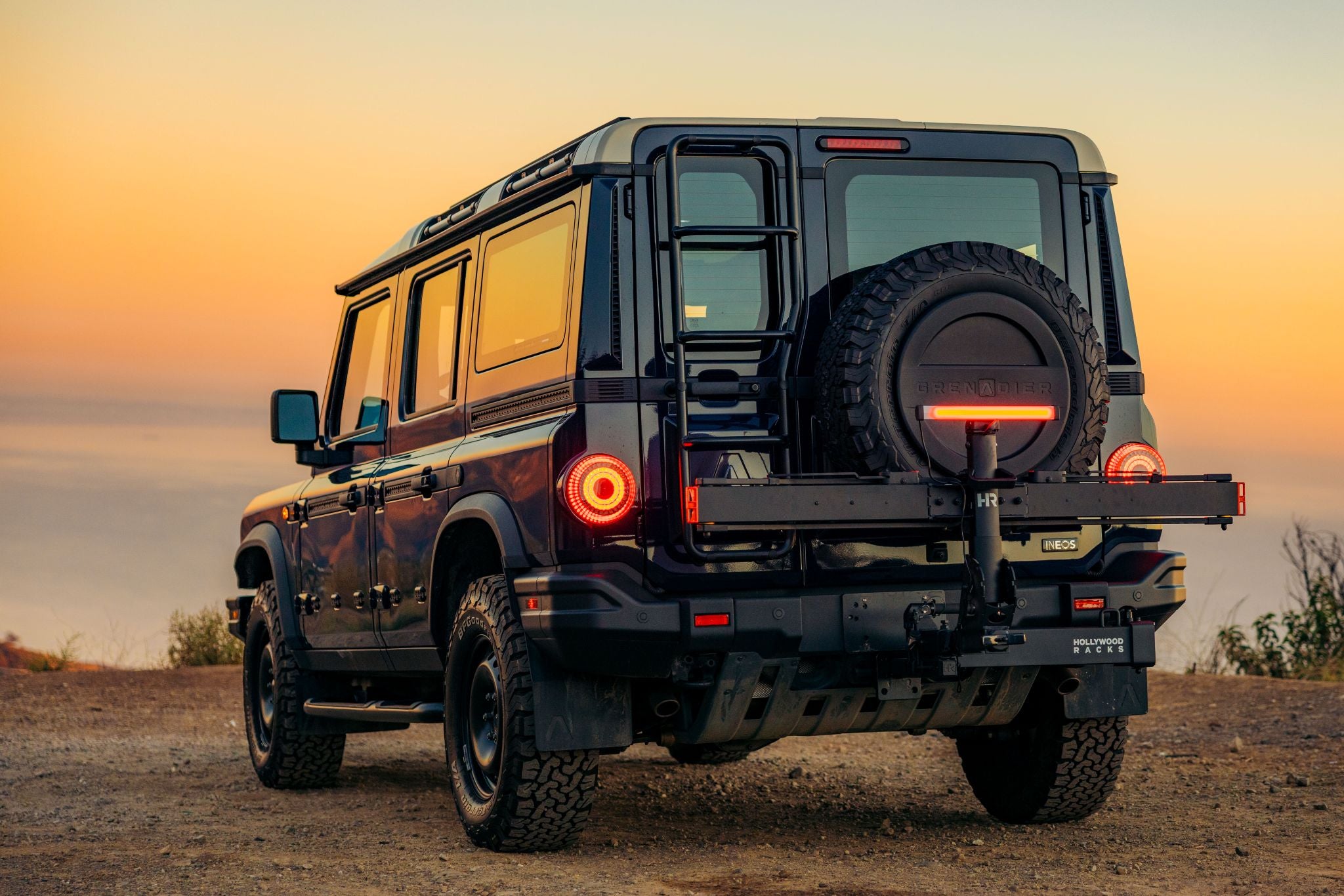 CrossTrack 1+SideTrack+LED Light Bar Hollywood Racks