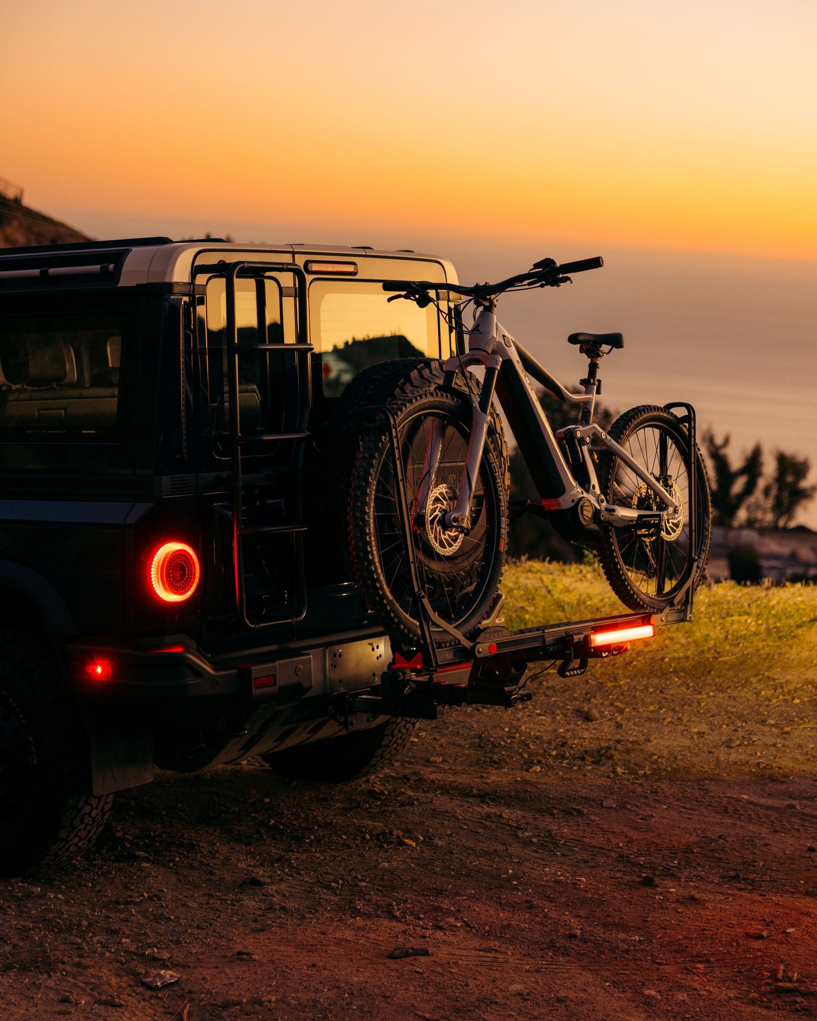 CrossTrack 1+SideTrack+LED Light Bar Hollywood Racks