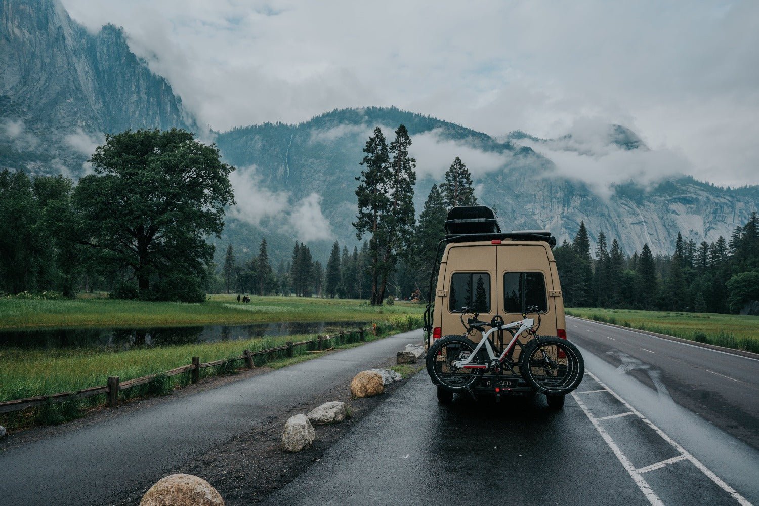 RV Rider + LED Light Bar Hollywood Racks